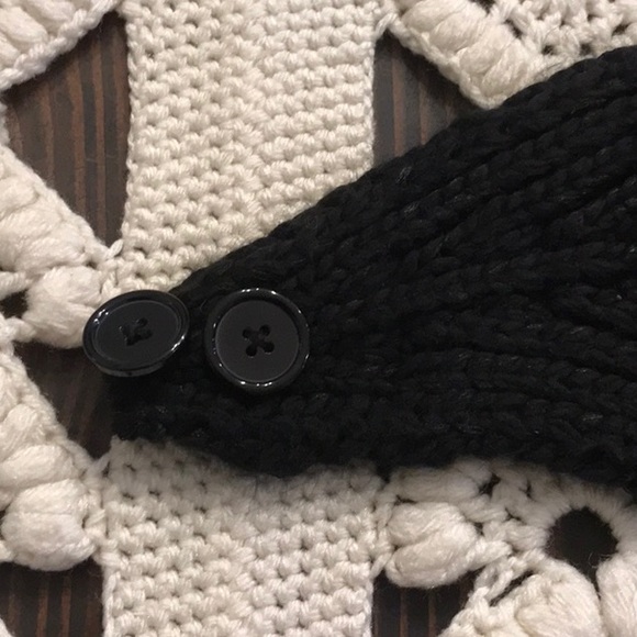 Claire’s Sequin Flower Ear Warmer - Picture 5 of 7